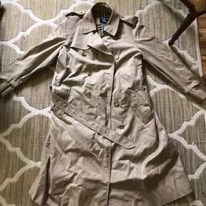 Burberry’s Unisex Large trench coat